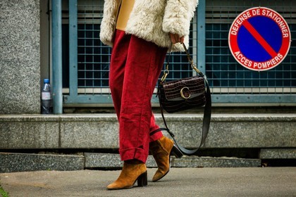 details, croco bag, chloe handbag, brown boots, red jumpsuit, street style, jonathan paciullo, FW, frenchystyle, fashion week, AUTUMN WINTER 2022-2023, FALL WINTER 2022_2023, FW 22-23, PFW, PARIS, horizontal, atmosphere details, detail