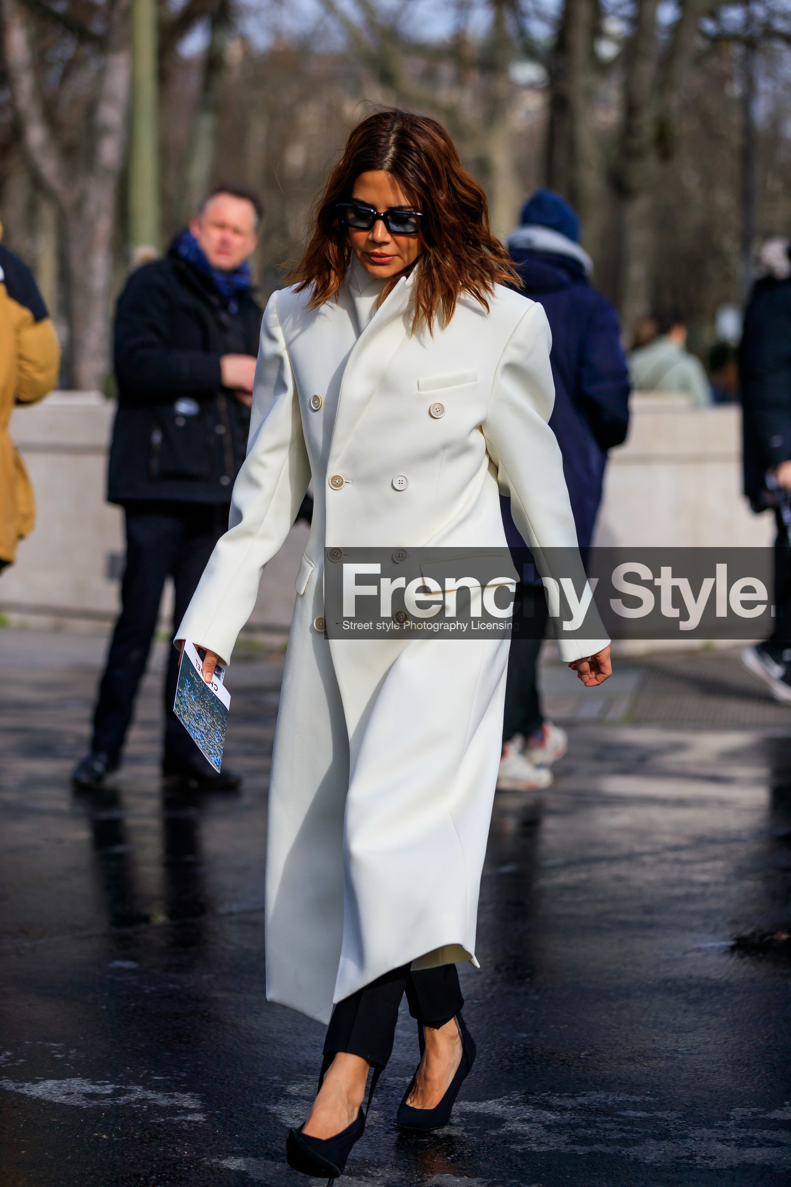 Christine Centenera, white coat, black shoes, black pants, black sunglasses, square shape glasses, balenciaga shoes, high heels shoes, satin shoes, drape shoes, fashion week, frenchystyle, FW, jonathan paciullo, street style, PFW, PARIS, vertical, full length