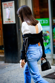 atmosphere details, back detail, black bag, black knit, blue denim, denim pants, detail, fashion week, frenchystyle, FW, jeans, jonathan paciullo, leather bag, NEW YORK, NYFW, SPRING SUMMER 2018, SS 18, street style, trousers, vertical, white shirt