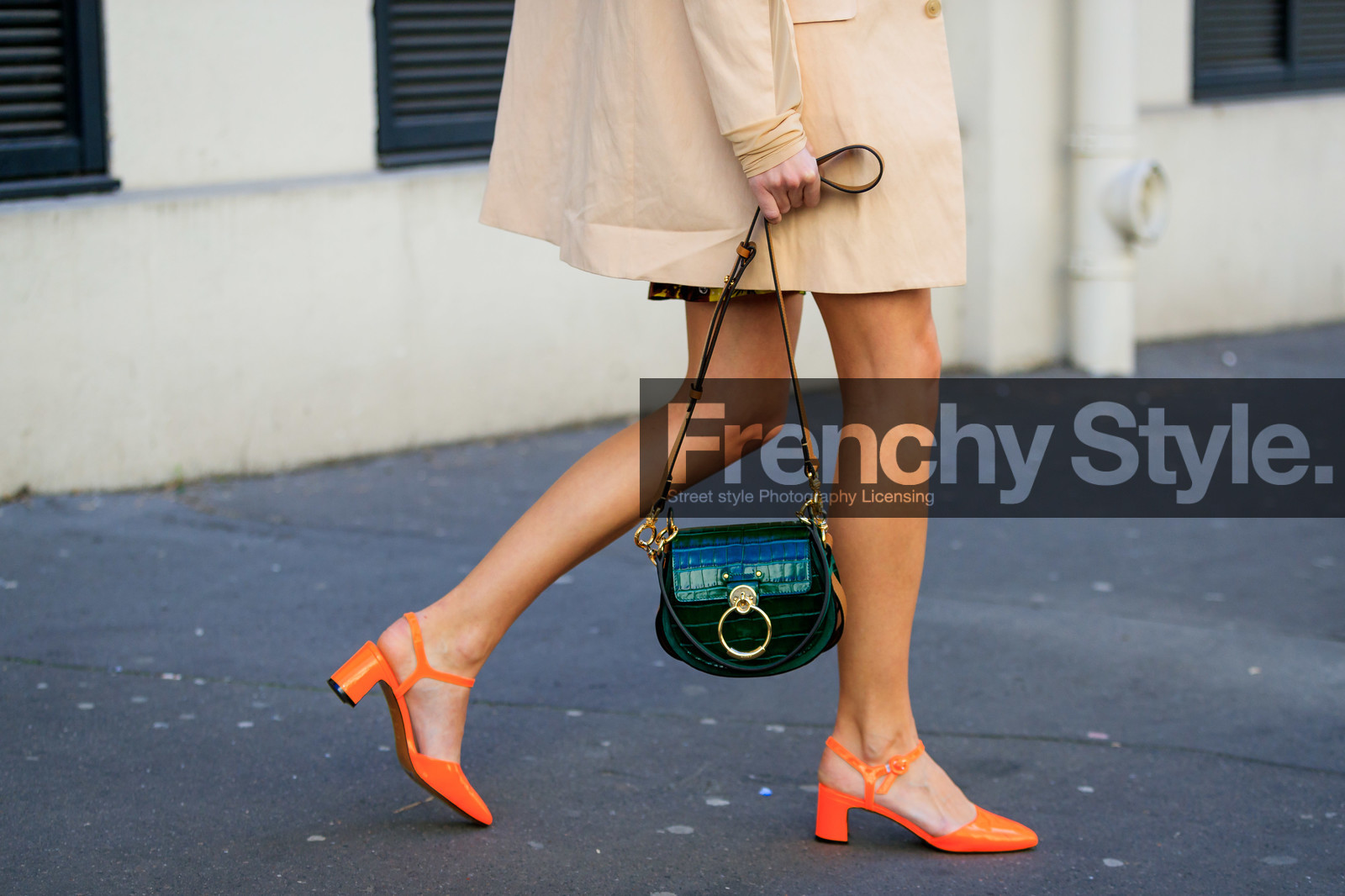 beige jacket, chloé, estelle pigault, green bag, leather bag, leather shoes, orange shoes, fashion week, frenchystyle, FW, jonathan paciullo, street style, PFW, PARIS, AUTUMN WINTER 2019-2020, AW 19-20, FALL WINTER 2019-2020, FW 19-20, horizontal, atmosphere details, detail
