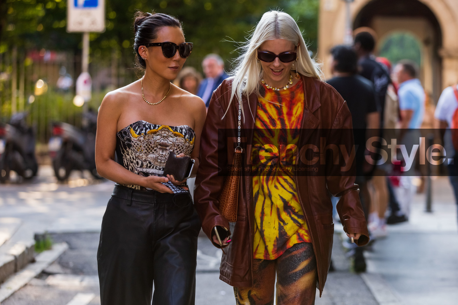 brown jacket, bustier, Jaime-Maree Shipton, leather jacket, leather pants, print, smartphone, sunglasses, tie and dye, tie and dye t-shirt, fashion week, frenchystyle, FW, jonathan paciullo, street style, MFW, MILAN, SPRING SUMMER 2022, SS 22, horizontal, atmosphere details, detail