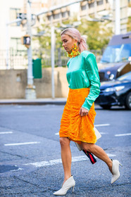 earrings, fashion week, frenchystyle, full length, FW, graphic bag, green sweater, gucci, high heels, jonathan paciullo, julia kuczynska, leather bag, leather shoes, NEW YORK, NYFW, orange skirt, printed bag, SPRING SUMMER 2018, SS 18, street style, striped bag, velvet, vertical, white shoes