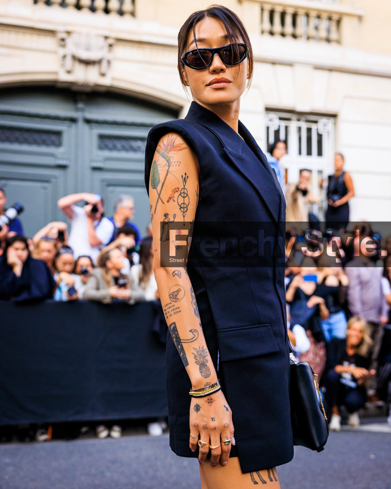 PARIS, PFW, fashion week, frenchystyle, FW, jonathan paciullo, street style, SPRING SUMMER 2024, SS 24, vertical, atmosphere details, detail