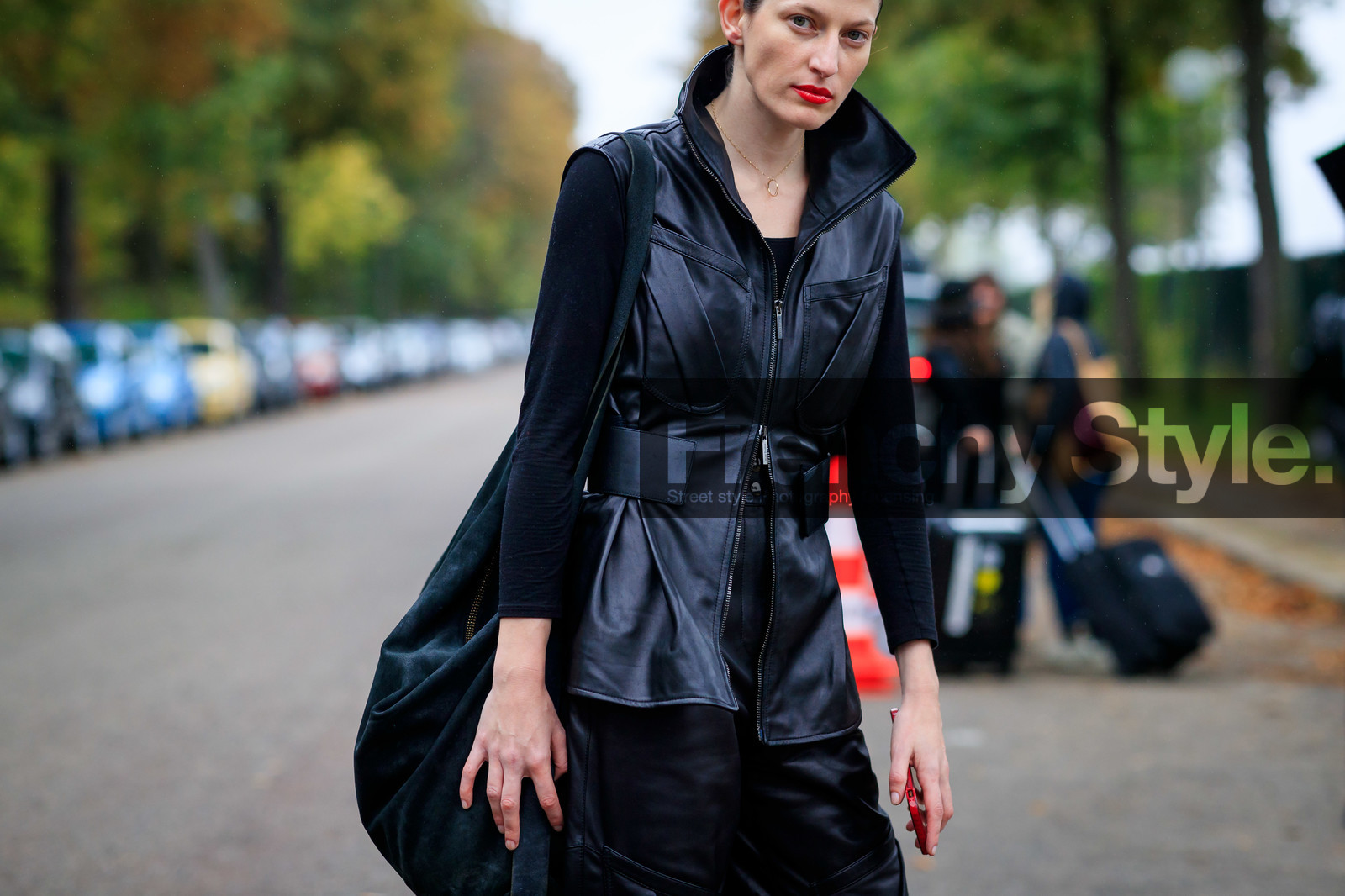 model, black top, black total look, fashion week, frenchystyle, FW, jonathan paciullo, street style, SPRING SUMMER 2020, SS 20, PFW, PARIS, horizontal, atmosphere details, detail