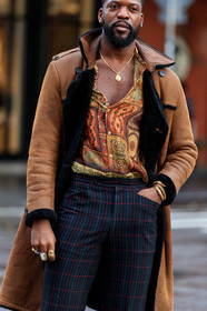 camel coat, fendi coat, fur coat, yellow shirt, cachemere printed shirt, dark grey pants, checked pants, multi rings, golden necklace, golden rings, golden bracelet, fashion week, frenchystyle, FW, jonathan paciullo, street style, AUTUMN WINTER 2020-2021, FALL WINTER 2020-2021, FW 20-21, vertical, atmosphere details, detail, NYFW, NEW YORK