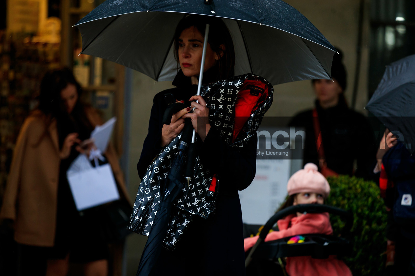 black leather perfecto, silvered perfecto, monogrammed perfecto, louis vuitton jacket, louis vuitton perfecto, fashion week, frenchystyle, FW, jonathan paciullo, street style, PFW, PARIS, AUTUMN WINTER 2020-2021, FALL WINTER 2020-2021, FW 20-21, horizontal, detail, atmosphere details
