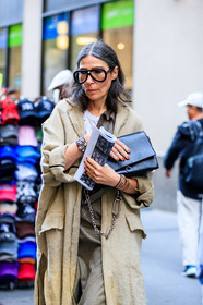 atmosphere details, beige coat, black bag, collier de chien bracelet, detail, fashion week, frenchystyle, FW, hermès, jonathan paciullo, leather bag, NEW YORK, NYFW, SPRING SUMMER 2018, SS 18, street style, sunglasses, vertical, Véronique Tristram