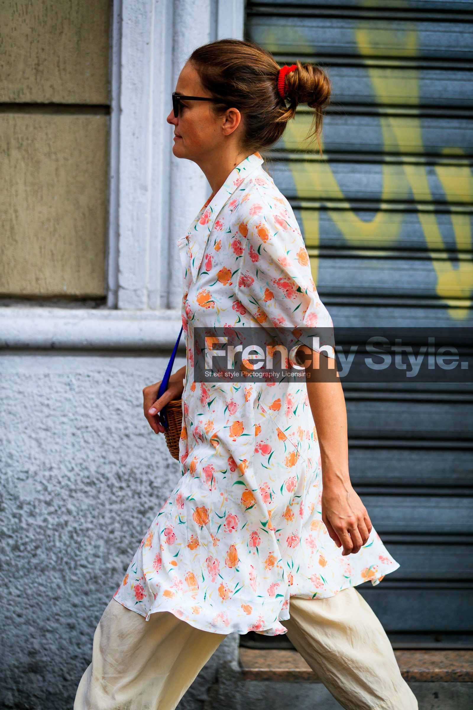 floral, flowers, graphic shirt, printed shirt, sunglasses, trousers, white pants, white shirt, fashion week, frenchystyle, FW, jonathan paciullo, street style, MFW, MILAN, SPRING SUMMER 2019, SS 19, vertical, atmosphere details, detail