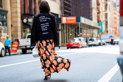 atmosphere details, back detail, black denim, black jacket, denim jacket, detail, fashion week, floral, flowers, frenchystyle, FW, graphic dress, high heels, horizontal, jonathan paciullo, leather bag, leather shoes, NEW YORK, NYFW, printed dress, printed jacket, SPRING SUMMER 2018, SS 18, street style, white bag