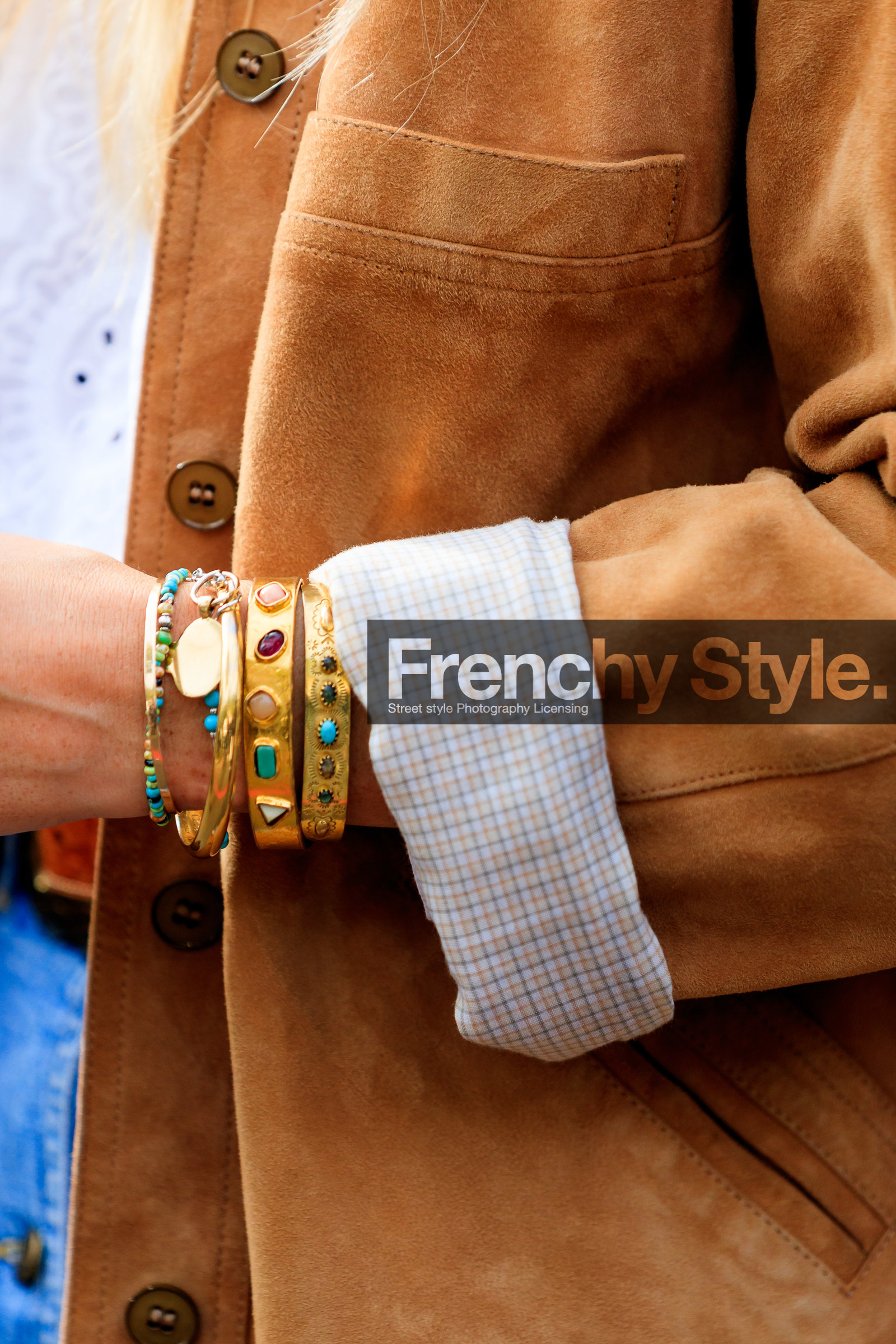 close up detail, gas bracelet, golden bracelet, stone bracelet, multi bracelet, blue bracelet, green bracelet, red bracelet, fashion week, frenchystyle, FW, jonathan paciullo, street style, SPRING SUMMER 2020, SS 20, PFW, PARIS, vertical, atmosphere details, detail