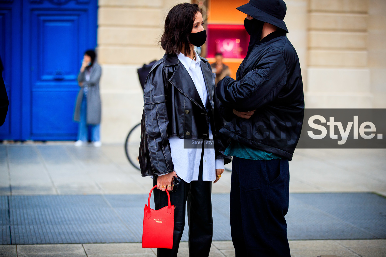 alexandra guerain, black jacket, black leather pants, cropped jacket, pleated jacket, white shirt, red leather bag, hand bag, victoria tomas bag, golden ring, golden hearcuff, golden earrings, diamond earrings, louis vuitton ring, black leather jacket, covid face mask, fashion week, frenchystyle, FW, jonathan paciullo, street style, PFW, PARIS, SPRING SUMMER 2021, SS 21, horizontal, atmosphere details, detail