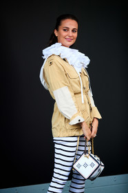 alicia vikander, beige jacket, beige parka, white shirt, white pants, legging pants, white legging, striped pants, navy blue pants, navy blue legging, white leather bag, ruffle shirt, monogrammed bag, louis vuitton bag, louis vuitton blouse, louis vuitton shirt, louis vuitton jacket, louis vuitton pants, louis vuitton total look, louis vuitton parka, PARIS, PFW, fashion week, frenchystyle, FW, jonathan paciullo, street style, SPRING SUMMER 2021, SS 21, vertical, atmosphere details, detail
