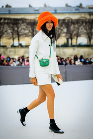 orange hat, flufy hat, furry hat, dior, mini dior bag, green bag, white look, mini skirt, buttoned jacket, black shoes, yoyo cao, fashion week, frenchystyle, FW, jonathan paciullo, street style, AUTUMN WINTER 2022-2023, FALL WINTER 2022_2023, FW 22-23, PFW, PARIS, vertical, full length