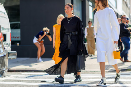 atmosphere details, black and white shoes, black bag, black shoes, brie welch, detail, fashion week, frenchystyle, FW, horizontal, jonathan paciullo, leather bag, leather shoes, NEW YORK, NYFW, orange bag, rachael wang, SPRING SUMMER 2018, SS 18, street style, white dress