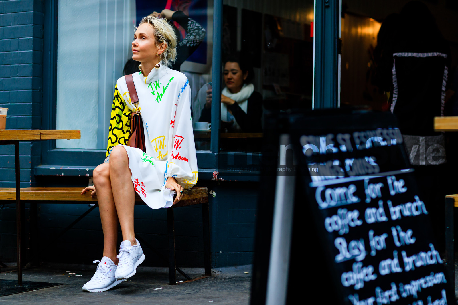 atmosphere details, brown bag, detail, drawings, earrings, fashion week, frenchystyle, FW, golden jewelry, horizontal, jonathan paciullo, jw anderson, leather bag, leather sneakers, LFW, LONDON, multicolor dress, multicolor shirt, olga karput, printed dress, printed shirt, red, reebok, shirt dress, SPRING SUMMER 2017, SS 17, street style, turquoise, white, white shirt, white sneakers, woman, yellow