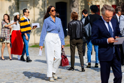 atmosphere details, blue shirt, bordeaux, burgundy, fashion week, frenchystyle, full length, FW, graphic shirt, high waist, horizontal, jonathan paciullo, leather bag, leather shoes, PARIS, PFW, printed shirt, red bag, SPRING SUMMER 2018, SS 18, street style, striped shirt, sunglasses, trousers, white pants, white sneakers