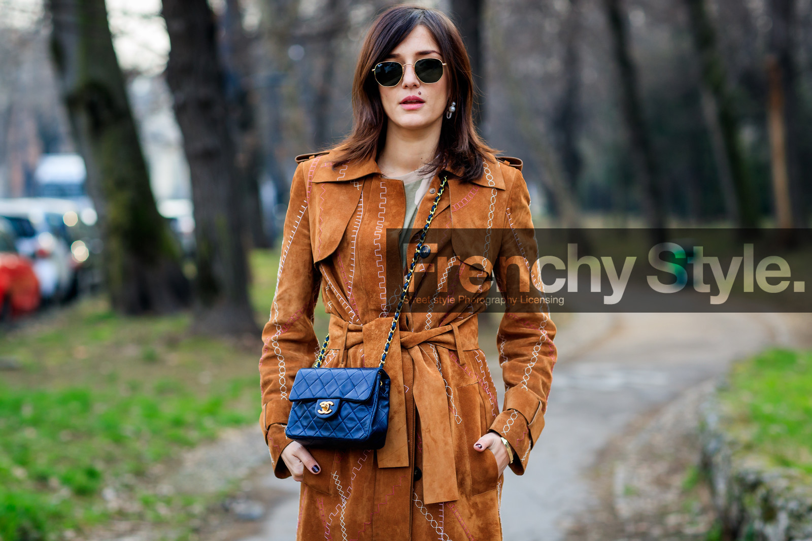 atmosphere details, AUTUMN WINTER 2017-2018, AW 17-18, belted coat, brown coat, brown jacket, chanel handbag, detail, eleonora carisi, FALL WINTER 2017-2018, fashion week, frenchystyle, FW, FW 17-18, horizontal, jonathan paciullo, leather bag, leather coat, leather jacket, MFW, MILAN, ray ban, street style, suede jacket, sunglasses