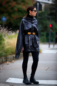 deborah reyner sebag, black leather jacket, black leather hoodie, hoodie, hoodie coat, leather hoodie, black legging, black leather boots, black sunglasses, black leather belt, black total look, studs belt, golden belt, big belt, belted jacket, belted hoodie, flat boots, chelsea boots, hermes belt, golden earrings, hoop earrings, oversize sleeves, fashion week, frenchystyle, FW, jonathan paciullo, street style, PFW, PARIS, SPRING SUMMER 2021, SS 21, vertical, full length