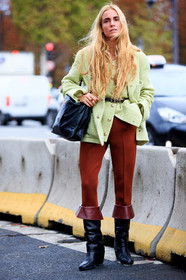 blanca miro scrimieri, light green jacket, layered jacket, belted jacket, black leather belt, black leather bag, black leather boots, red pants, legging pants, red legging, brown leather boots, bicolor boots, quilted bag, shoulder bag, chanel bag, chanel jacket, chanel belt, chanel boots, tweed jacket, shopping bag, PARIS, PFW, fashion week, frenchystyle, FW, jonathan paciullo, street style, SPRING SUMMER 2021, SS 21, vertical, full length