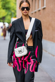 aviator sunglasses, black blazer, black look, black pants, bra, dior bag, print bag, sunglasses, fashion week, frenchystyle, FW, jonathan paciullo, street style, MFW, MILAN, SPRING SUMMER 2022, SS 22, vertical, atmosphere details, detail