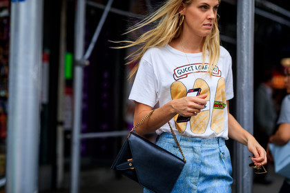 atmosphere details, black bag, detail, fashion week, frenchystyle, FW, gucci, horizontal, jonathan paciullo, leather bag, NEW YORK, NYFW, printed t shirt, SPRING SUMMER 2018, SS 18, street style, white t shirt