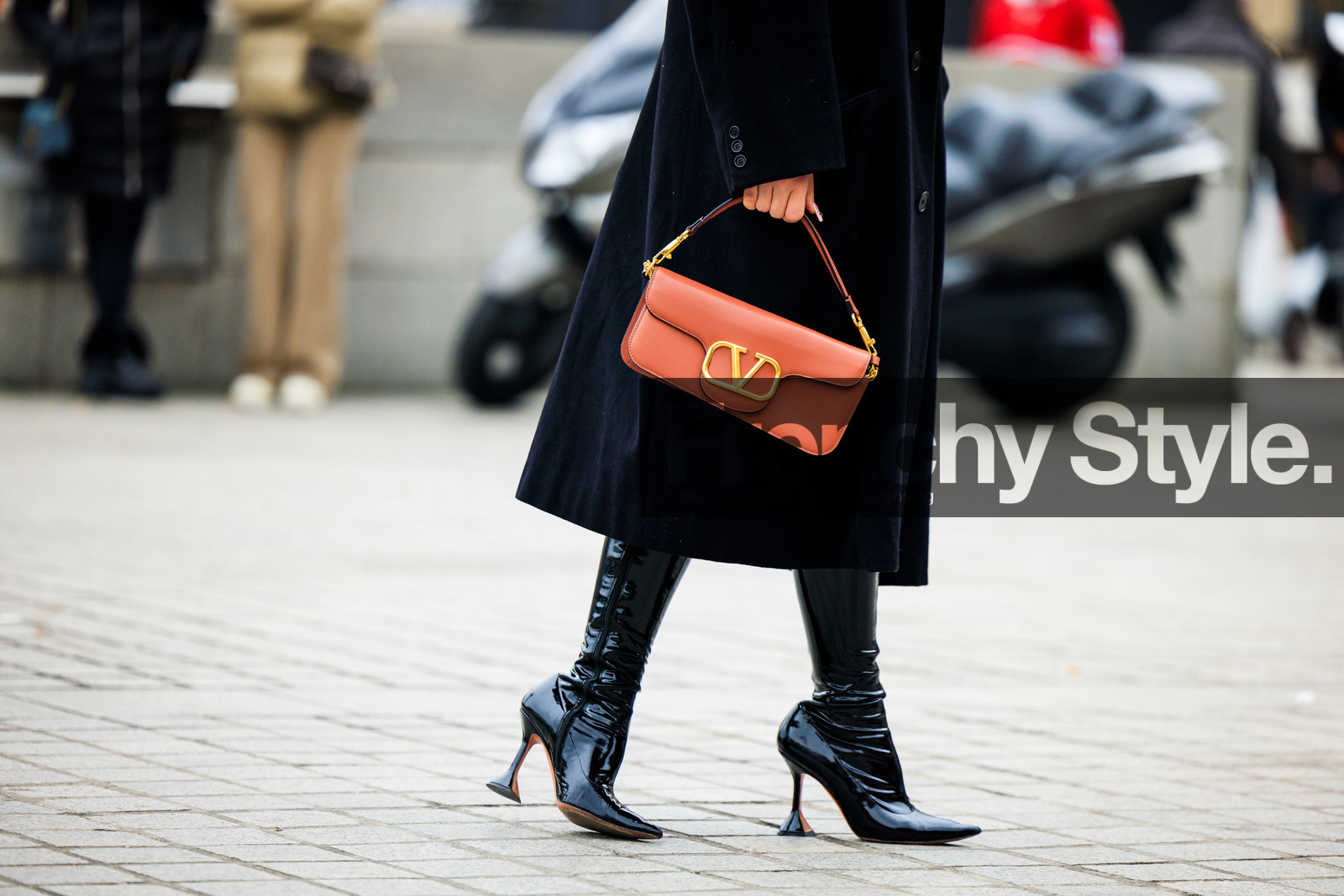 black coat, black botos, heeled boots, pattent boots, valentino bag, brown bag, leather bag, pencil bag, fashion week, frenchystyle, FW, jonathan paciullo, street style, PARIS, PFW, SPRING SUMMER 2022, SS 22, atmosphere details, detail, horizontal, Chriselle Lim