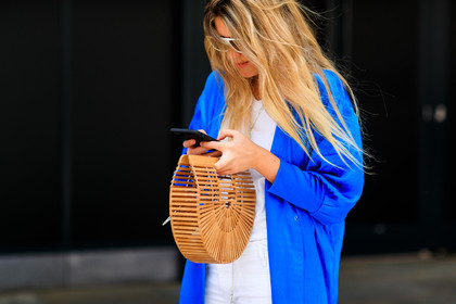 atmosphere details, blue coat, detail, fashion week, frenchystyle, FW, geometric, graphic bag, horizontal, jonathan paciullo, NEW YORK, NYFW, SPRING SUMMER 2018, SS 18, street style, sunglasses, wood bag