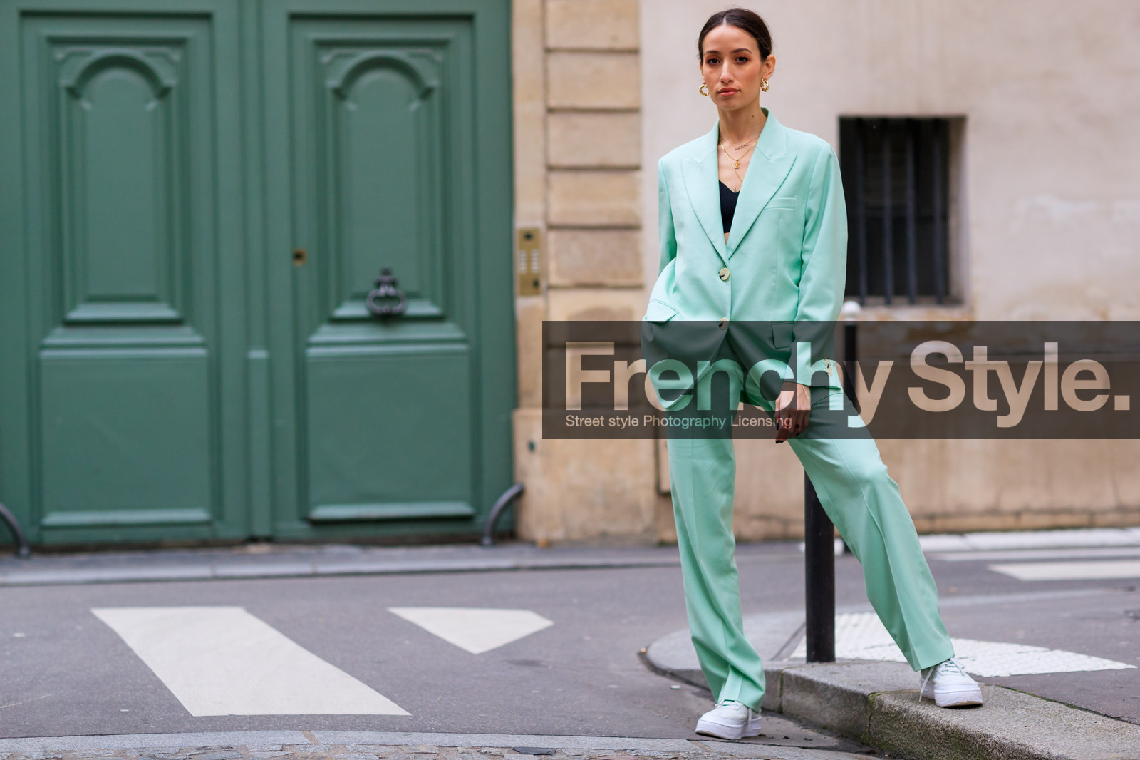 green jacket, green pants, green suit, leather shoes, necklace, trousers, white sneakers, street style, jonathan paciullo, FW, frenchystyle, fashion week, PFW, PARIS, AUTUMN WINTER 2018-2019, FALL WINTER 2018-2019, FW 18-19, horizontal, atmosphere details, full length