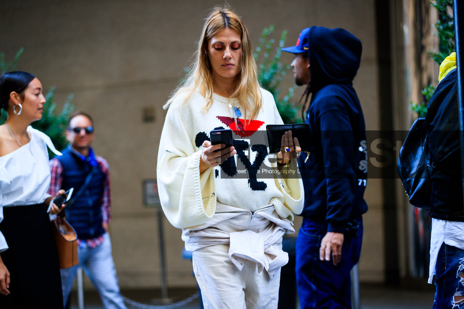 atmosphere details, black bag, detail, fashion week, frenchystyle, FW, grace hartzel, horizontal, jonathan paciullo, leather bag, natalie hartley, NEW YORK, NYFW, printed sweater, SPRING SUMMER 2018, SS 18, street style, trousers, white pants, white sweater