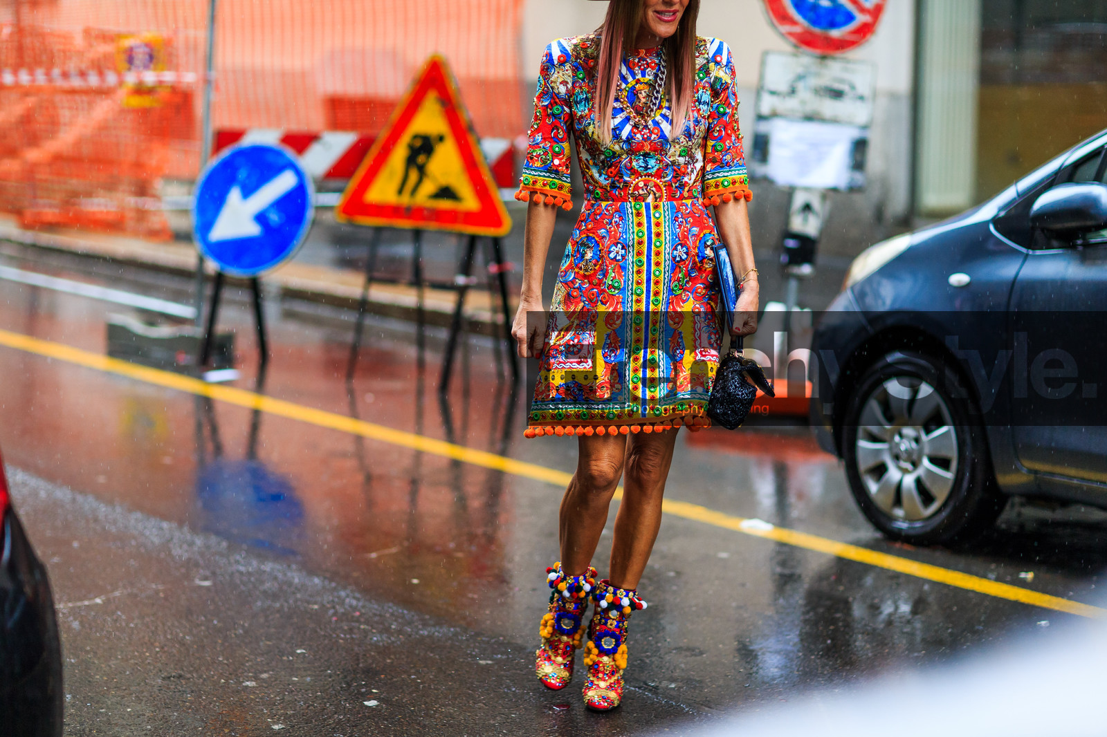 anna dello russo, atmosphere details, AUTUMN WINTER 2016-2017, AW 16-17, black bag, blue, brocard, brocard boots, detail, dolce & gabbana, embroidered bag, embroidered dress, embroidered shoes, embroideries, emerald, FALL WINTER 2016-2017, fashion week, floral, flower, frenchystyle, fuschia, FW, FW 16-17, gold, golden details, graphic dress, graphic shoes, green, high heels, horizontal, jonathan paciullo, LFW, LONDON, MENSWEAR, mini bag, mosaic, multicolor, multicolor shoes, orange, orange dress, pink, pompons, printed dress, red, red boots, red dress, sequined, sequined bag, sequined dress, shiny, shiny bag, street style, studded bag, turquoise, white, yellow, yellow dress
