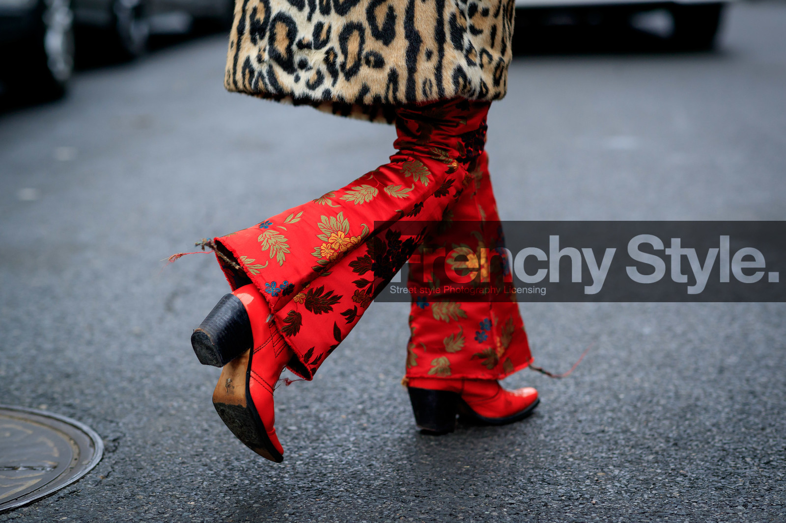 animal print, fur jacket, graphic jacket, graphic pants, high heels, jw anderson, leather bag, leather shoes, leopard, printed jacket, printed pants, red bag, red boots, red pants, sarah brody, trousers, frenchystyle, jonathan paciullo, street style, NYFW, NEW YORK, AUTUMN WINTER 2019-2020, AW 19-20, FALL WINTER 2019-2020, FW 19-20, fashion week, FW, atmosphere details, horizontal, detail