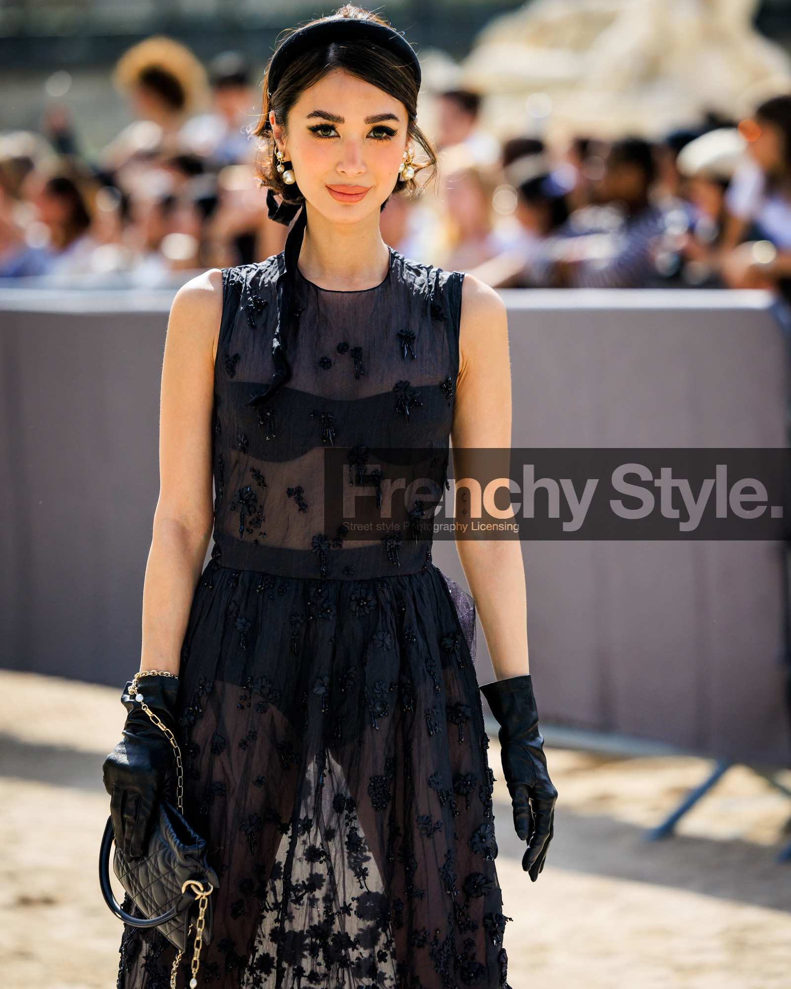 fashion week, frenchystyle, FW, jonathan paciullo, street style, PFW, PARIS, SPRING SUMMER 2024, SS 24, vertical, atmosphere details, detail