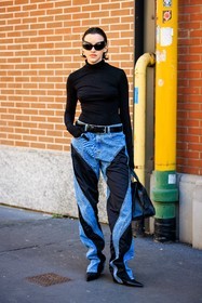 black turtlebeck, black gloves top, black sunglasses, mugler jeans, dual toned jeans, black boots, black handbag, silver ring, short hair, fashion week, frenchystyle, FW, jonathan paciullo, street style, MFW, MILAN, FALL WINTER 2022_2023, AUTUMN WINTER 2022-2023, FW 22-23, vertical, full length