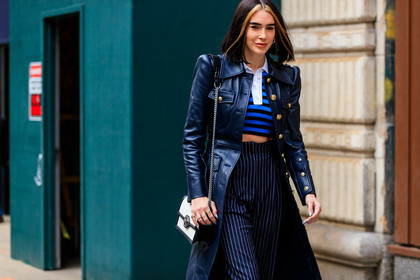 brittany xavier, michael kors jacket, michael kors jacket, michael kors look, navy blue leather jacket, navy blue pants, navy blue pullover, long jacket, striped pants, striped pullover, blue pullover, cropped pullover, high waist pants, carrot pants, polo collar pullover, golden button, multi button jacket, shoulder bag, silvered chain strap bag, black leather bag, white bag, loose pants, fashion week, frenchystyle, FW, jonathan paciullo, street style, NYFW, NEW YORK, AUTUMN WINTER 2020-2021, FALL WINTER 2020-2021, FW 20-21, horizontal, atmosphere details, detail