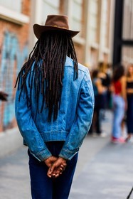 back details, brown hat, cowboy hat, denim, denim jacket, drealocks, hair, hat, jeans, fashion week, frenchystyle, FW, jonathan paciullo, street style, MFW, MILAN, SPRING SUMMER 2022, SS 22, vertical, atmosphere details, detail