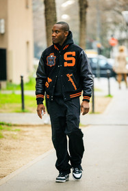 baseball jacket, black jacket, jacket with patches, black trousers, white sneakers, sporty look, stylist, street style, jonathan paciullo, FW, frenchystyle, fashion week, AUTUMN WINTER 2022-2023, FALL WINTER 2022_2023, FW 22-23, PFW, PARIS, full length, vertical