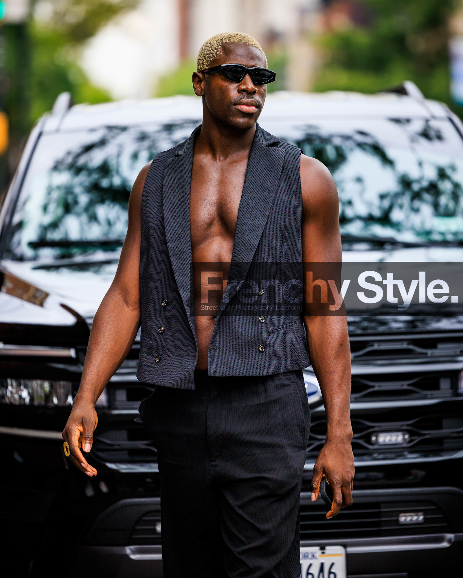 jonathan paciullo, FW, frenchystyle, fashion week, street style, vertical, detail, atmosphere details, NEW YORK, NYFW, SPRING SUMMER 2024, SS 24