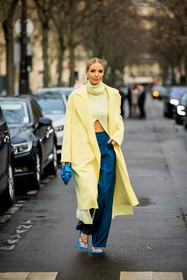 blue, sandals, gold earrings, yellow turtle neck, cut out top, knitted top, yellow coat, blue handbag, mini handbag, bottega veneta bag, blue pants, leonie hanne, fashion week, frenchystyle, FW, jonathan paciullo, street style, AUTUMN WINTER 2022-2023, FALL WINTER 2022_2023, FW 22-23, PFW, PARIS, vertical, full length