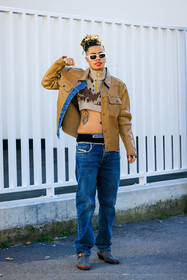diesel full look, diesel jeans, wideleg blue jeans, leather jacket, camel jacket, white sunglasses, knitted cropped top, zipped cropped top, dual toned cropped top, grey boots, silver loops, dreadlocks hair, fashion week, frenchystyle, FW, jonathan paciullo, street style, MFW, MILAN, AUTUMN WINTER 2022-2023, FALL WINTER 2022_2023, FW 22-23, vertical, full length