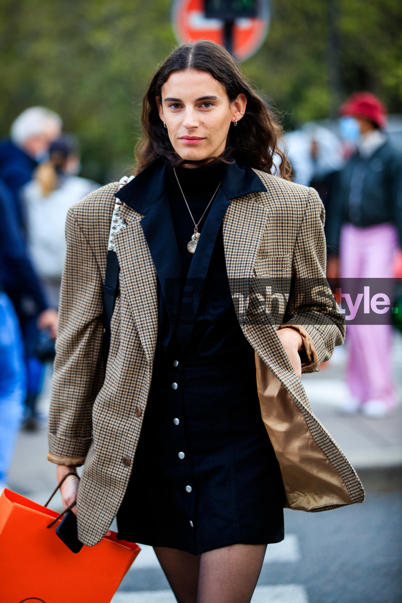 checked jacket, turtleneck pullover, black pullover, black tights, black skirt, button skirt, mini skirt, street style, jonathan paciullo, FW, frenchystyle, fashion week, PFW, PARIS, SPRING SUMMER 2021, SS 21, vertical, atmosphere details, detail, model
