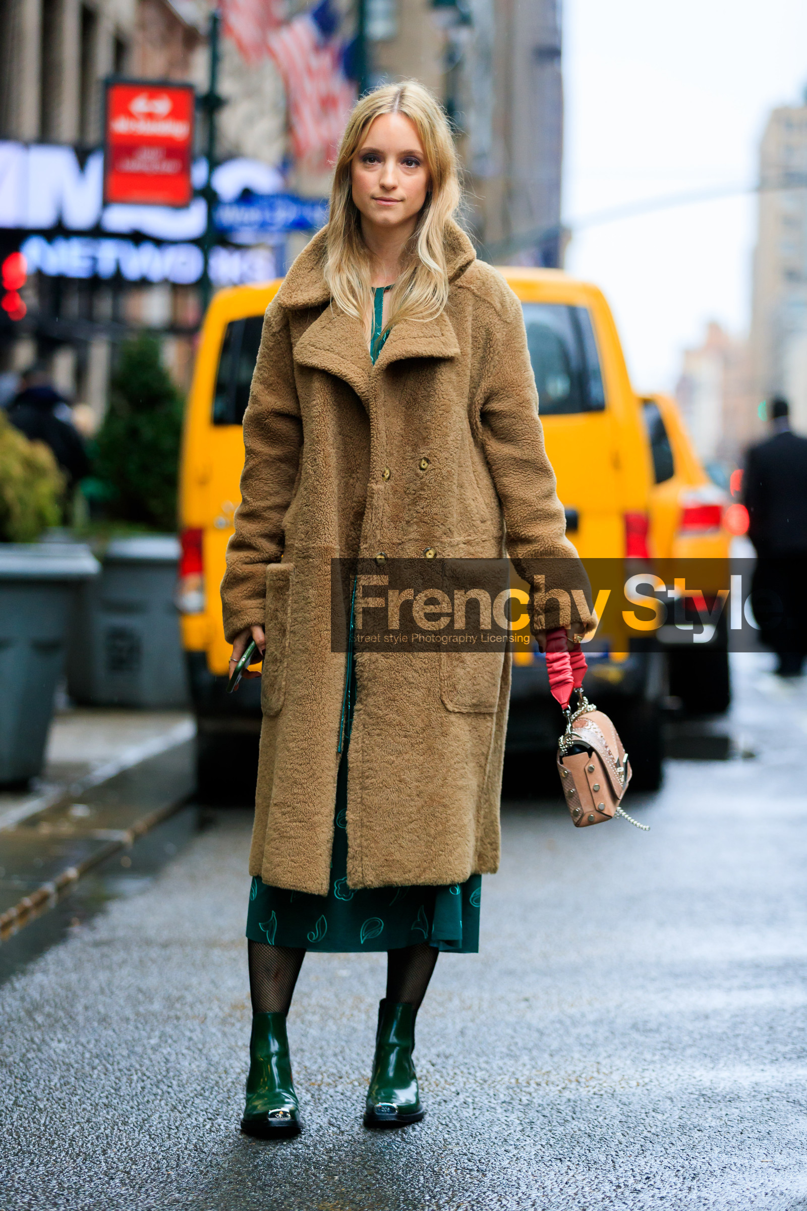 beige coat, green boots, leather bag, leather shoes, pink bag, shearling, street style, jonathan paciullo, FW, frenchystyle, fashion week, NYFW, NEW YORK, AUTUMN WINTER 2018-2019, AW 18-19, FALL WINTER 2018-2019, FW 18-19, vertical, full length, Charlotte Groeneveld