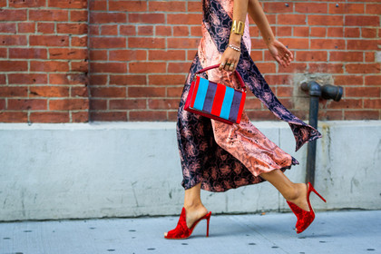 aimee song, atmosphere details, christian dior, detail, fashion week, frenchystyle, FW, geometric, graphic bag, high heels, horizontal, jonathan paciullo, leather bag, leather shoes, NEW YORK, NYFW, pink dress, printed bag, printed dress, red bag, red shoes, silk dress, SPRING SUMMER 2018, SS 18, street style, striped bag