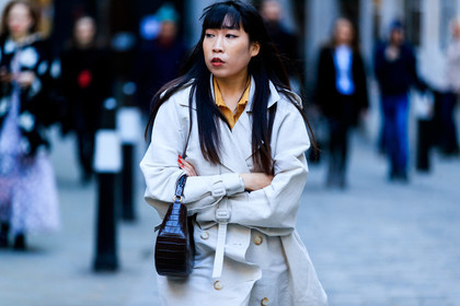 beige coat, black bag, brown bag, leather bag, trench coat, fashion week, frenchystyle, FW, jonathan paciullo, street style, LFW, LONDON, AUTUMN WINTER 2019-2020, AW 19-20, FW 19-20, FALL WINTER 2019-2020, horizontal, atmosphere details, detail
