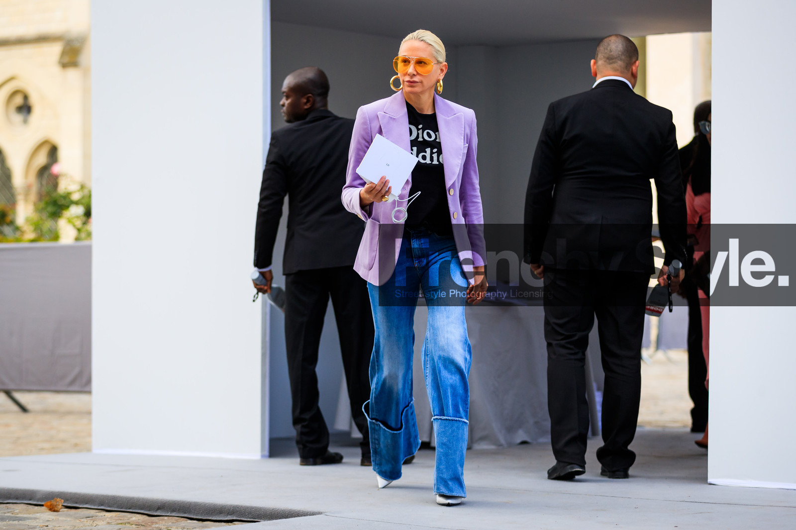 atmosphere details, black t shirt, blue denim, christian dior, denim pants, earrings, fashion week, flare jean, frenchystyle, full length, FW, high heels, horizontal, jeans, jonathan paciullo, leather shoes, PARIS, PFW, printed t shirt, purple jacket, SPRING SUMMER 2018, SS 18, street style, sunglasses, trousers, white shoes