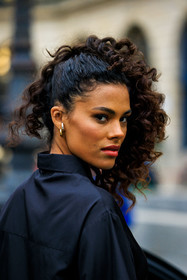 details, close up, make up, earrings, creole earrings, curls, curly hair, fashion week, frenchystyle, FW, jonathan paciullo, street style, PARIS, PFW, SPRING SUMMER 2022, SS 22, atmosphere details, detail, vertical, tina kunakey