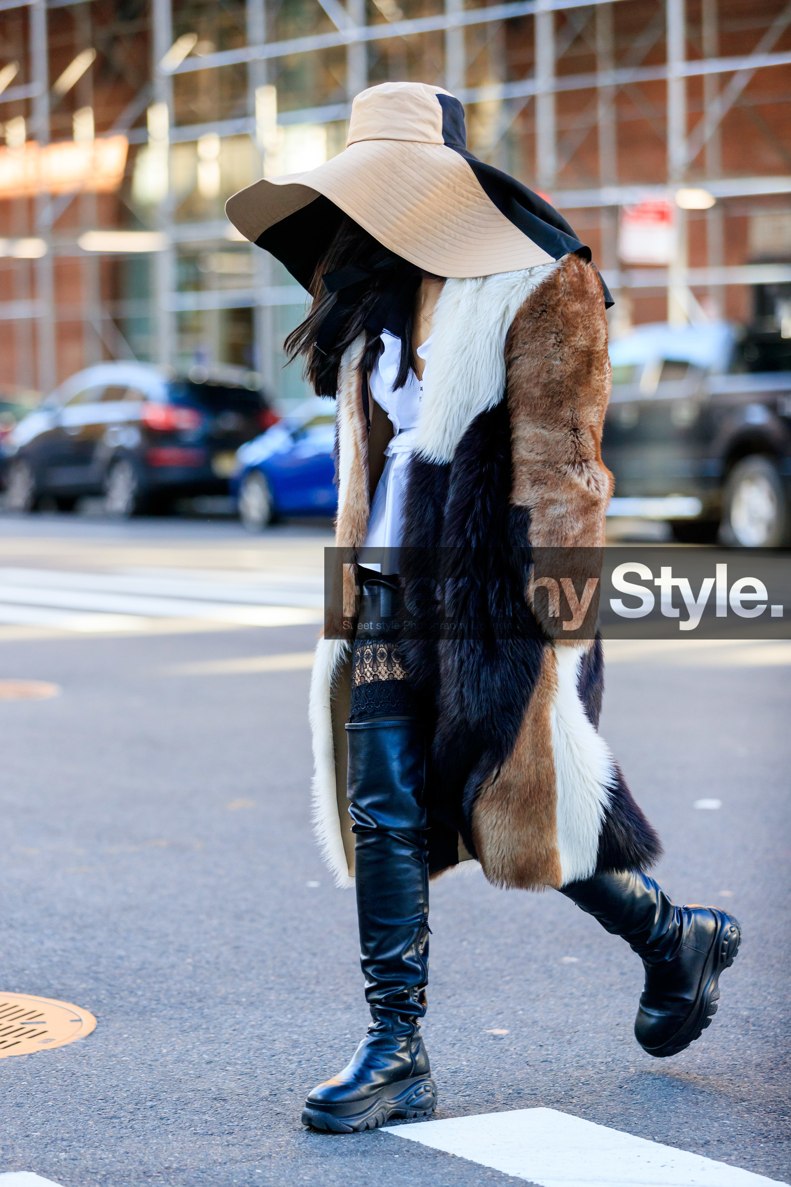 beige hat, black hat, big hat, black leather boots, white coat, brown coat, fur coat, high boots, flat boots, big sole boots, fashion week, frenchystyle, FW, jonathan paciullo, street style, AUTUMN WINTER 2020-2021, FALL WINTER 2020-2021, FW 20-21, vertical, full length, NYFW, NEW YORK