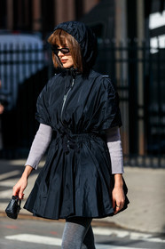 mary leest, black hoodie, black dress, black jacket, raincoat, jacket dress, zipped jacket, zipped dress, grey tights, belted jacket, belted dress, black leather bag, mini bag, animal skin bag, longchamp bag, black sunglasses, butterfly sunglasses, fashion week, frenchystyle, FW, jonathan paciullo, street style, FALL WINTER 2020-2021, AUTUMN WINTER 2020-2021, FW 20-21, vertical, atmosphere details, detail, NYFW, NEW YORK