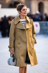 bag, beige coat, Chiara Mastroianni, coat, louis vuitton bag, printed bag, round bag, white bag, fashion week, frenchystyle, FW, jonathan paciullo, street style, PFW, PARIS, SPRING SUMMER 2022, SS 22, vertical, atmosphere details