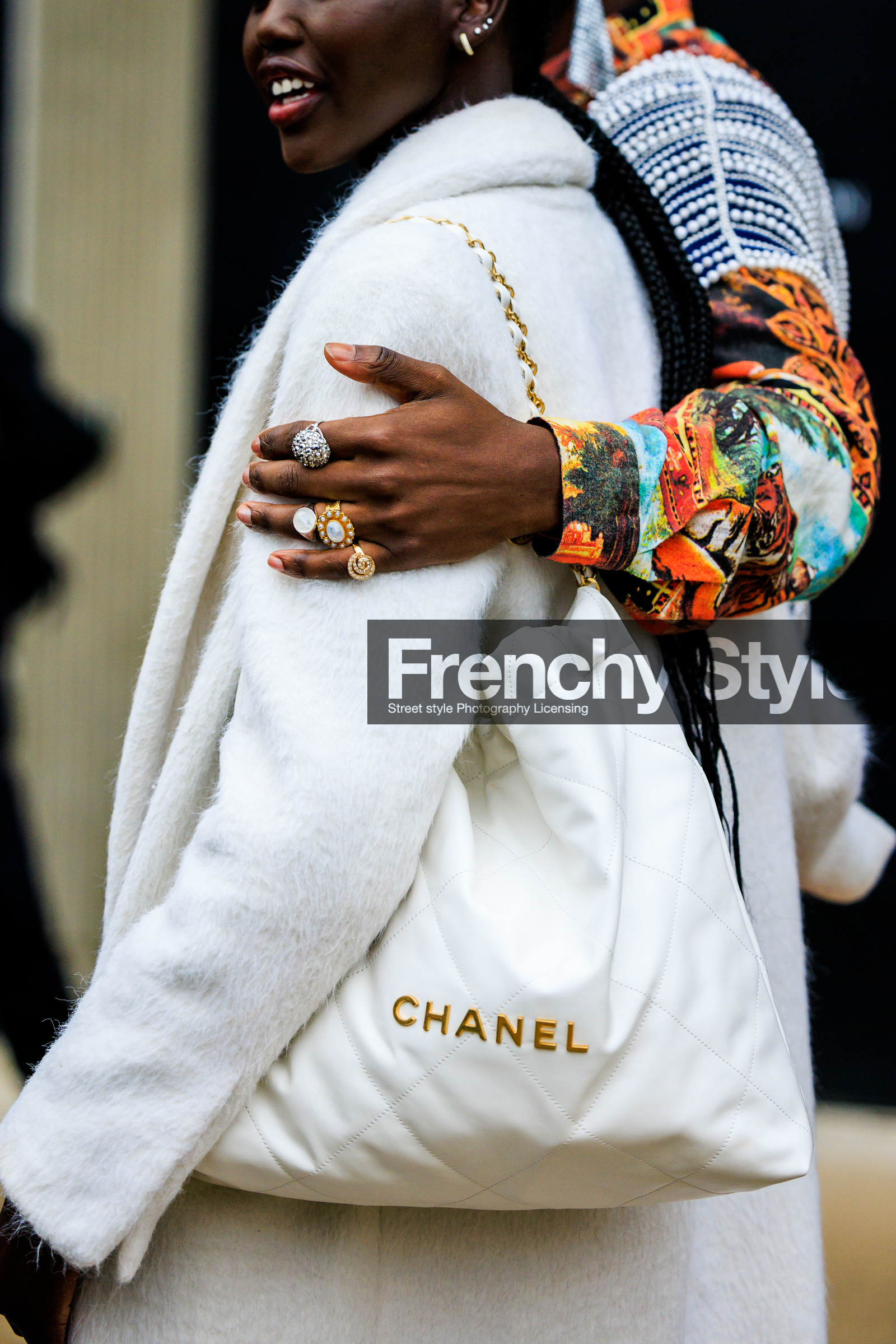 back details, rings, multiple rings, chanel bag, white bag, logo bag, printed shirt, earrings, fashion week, frenchystyle, FW, jonathan paciullo, street style, PARIS, PFW, SPRING SUMMER 2022, SS 22, atmosphere details, detail, vertical, model