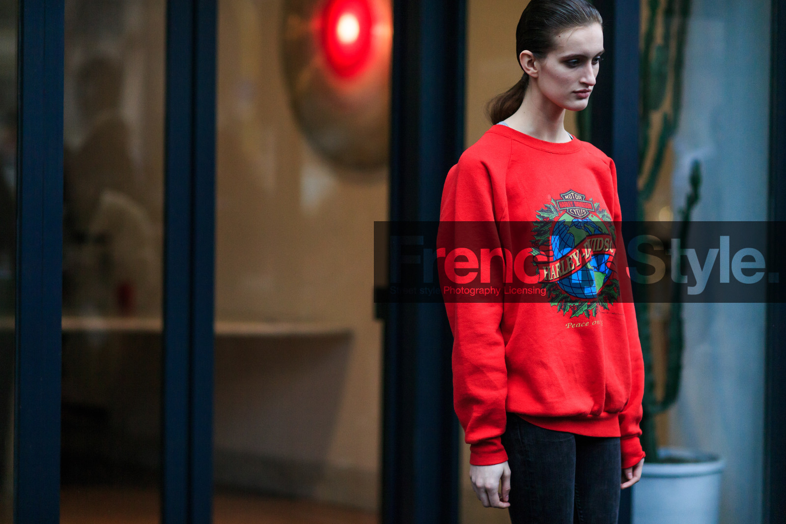 atmosphere details, AUTUMN WINTER 2016-2017, AW 16-17, detail, embroidered sweater, FALL WINTER 2016-2017, fashion week, frenchystyle, FW, FW 16-17, horizontal, jonathan paciullo, LFW, LONDON, MENSWEAR, model, printed sweater, red sweater, street style